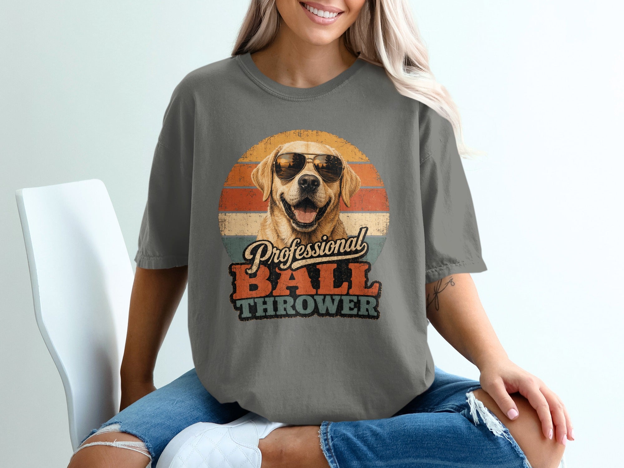 T-shirt graphic: dog wearing sunglasses with text "Professional BALL THROWER".